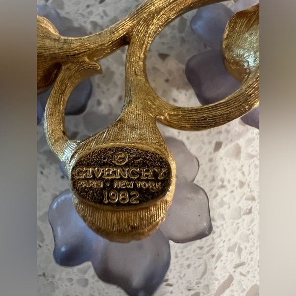 GIVENCHY Lucite Molded Floral Necklace Vintage Light Purple authentic gold tone - Picture 3 of 5